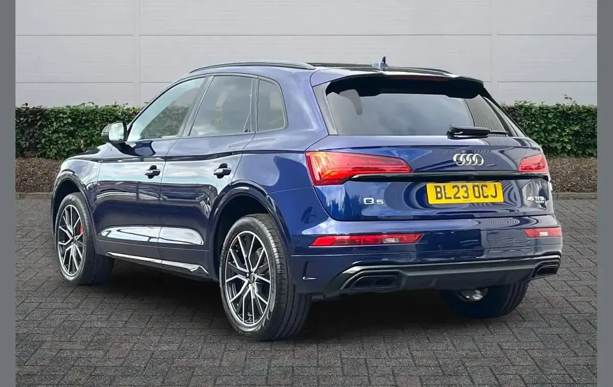 Used Audi Q5 Comfort 261 HP (191 kW) 2023 Blue SUV
