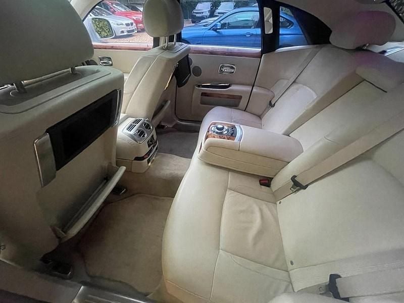 Used Rolls Royce Ghost 563 HP (414 kW) 2010 Mauve/purple Sedan