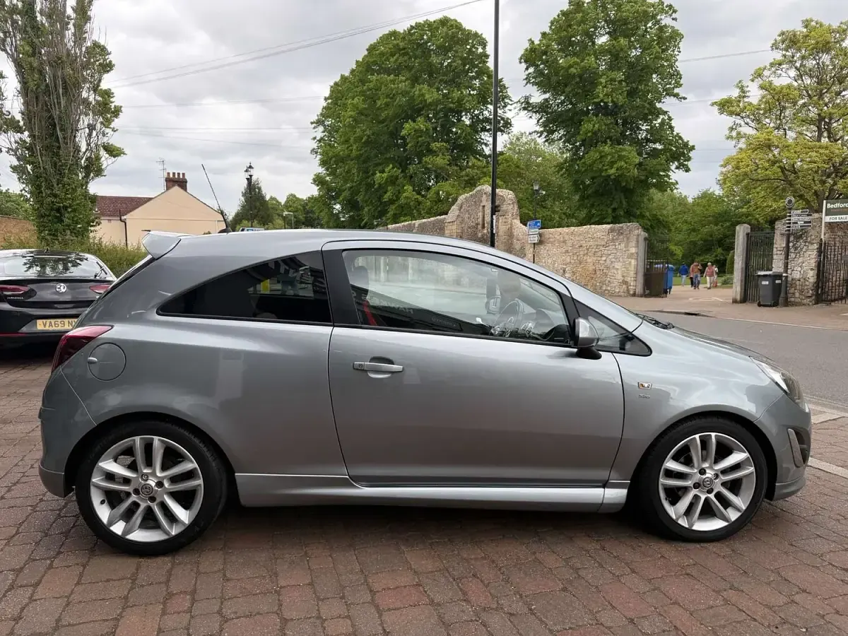 Used Vauxhall Corsa SRi 100 HP (73 kW) 2014 Silver Hatchback