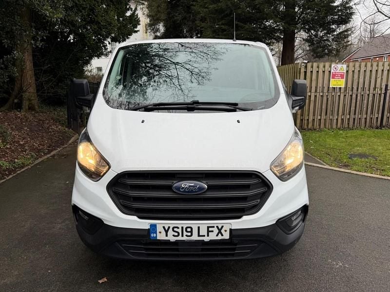 Used Ford Transit Custom 105 HP (77 kW) 2019 White Van