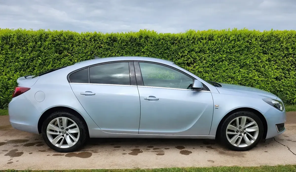 Begagnad Vauxhall Insignia SRi 136 HK (100 kW) 2017 Silver Halvkombi