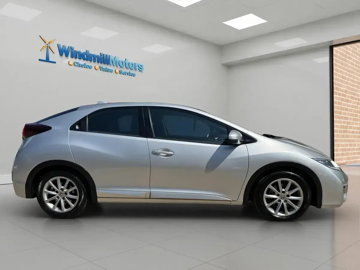 Used Honda Civic SE Plus 120 HP (88 kW) 2015 Silver Hatchback