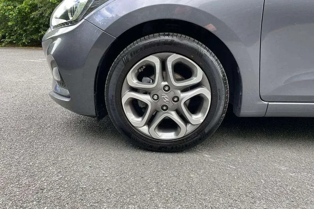 Used Hyundai i20 83 HP (61 kW) 2020 Grey Hatchback