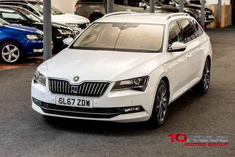 White Used 2017 Skoda Superb LAURIN & KLEMENT Estate | £14,495 (Fair price) - Image 1/4