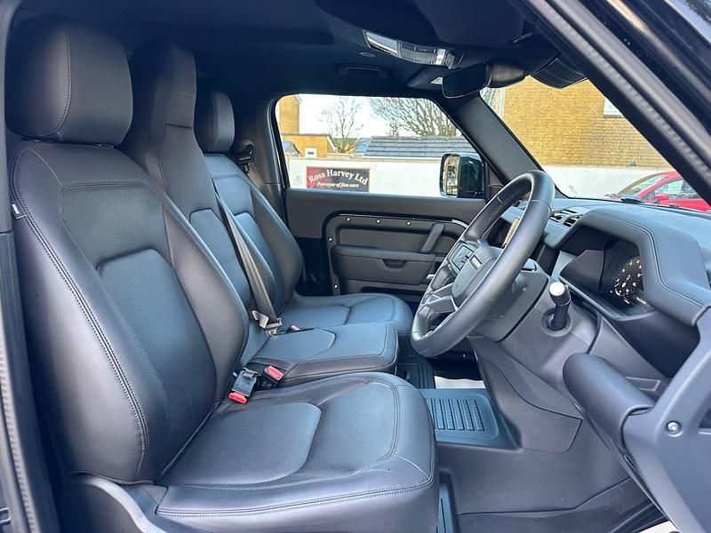 Used Land Rover Defender SE Dynamic 2025 Black SUV