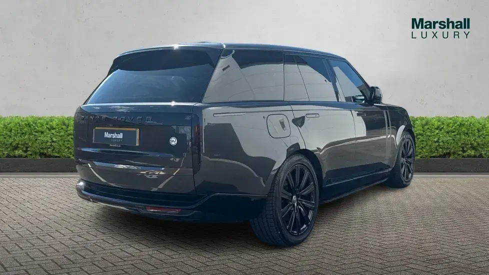 Used Land Rover Range Rover 550 HP (404 kW) 2024 Premium metallic  carpathian grey SUV