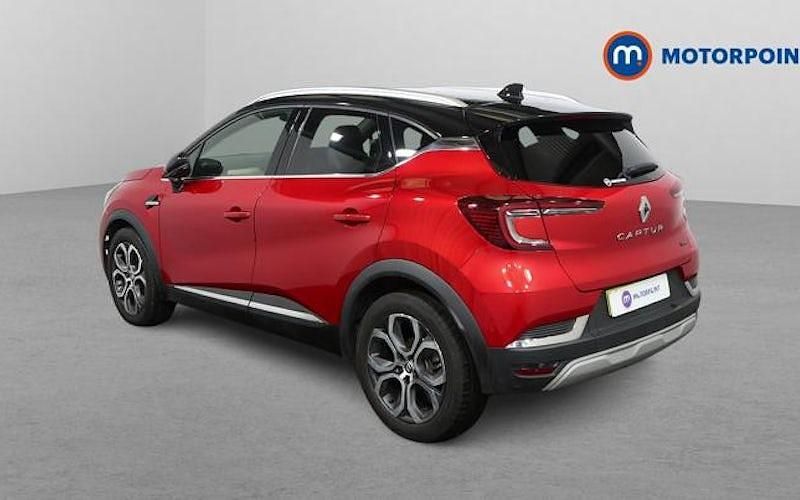 Used Renault Captur Techno 143 HP (105 kW) 2024 Red/black SUV