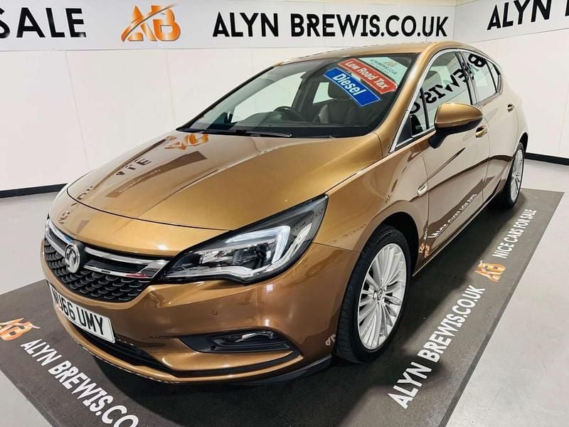 Second-hand Vauxhall Astra Elite 136 CP (100 kW) 2016 Maro Hatchback