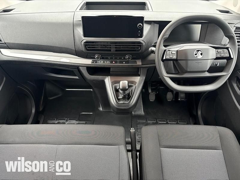 Nouă Vauxhall Vivaro 150 CP (110 kW) 2026 Alb Monovolum
