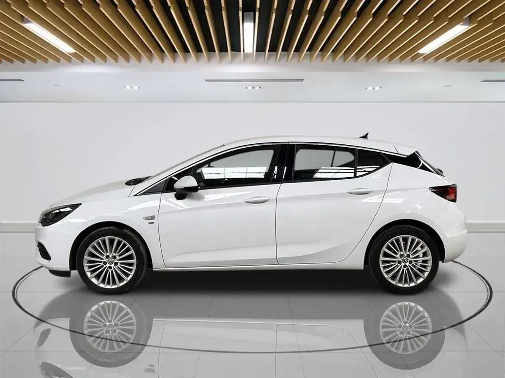 Used Vauxhall Astra Elite 145 HP (106 kW) 2021 White Hatchback