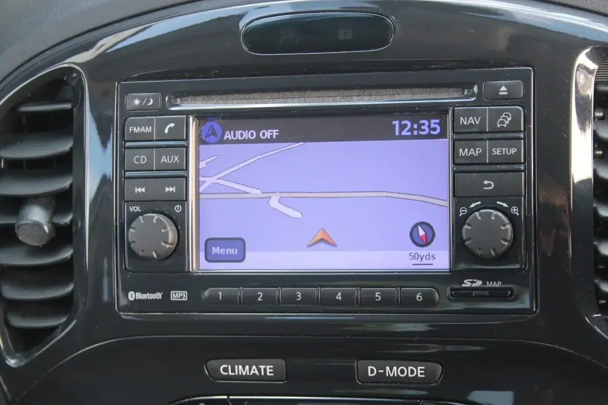 Used Nissan Juke Tekna 110 HP (80 kW) 2012 Silver SUV