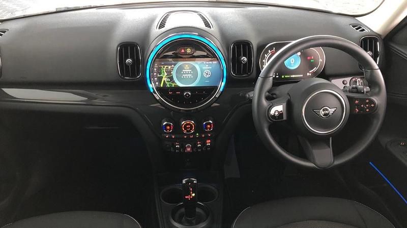 Usado Mini Cooper Countryman Classic 134 CV (98 kW) 2023 Plateado SUV