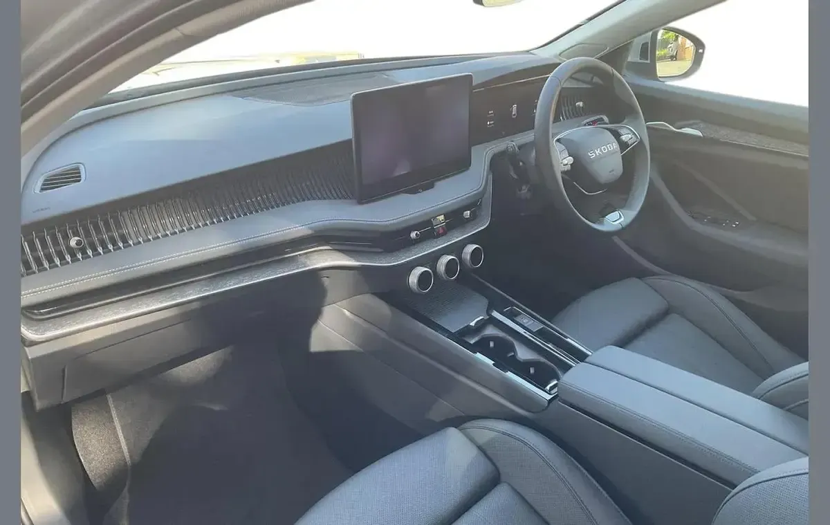 New Skoda Superb SE L 200 HP (147 kW) 2026 Silver Estate