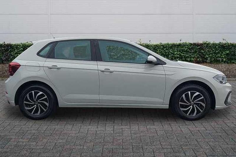 Begagnad VW Polo 95 HK (69 kW) 2024 Halvkombi