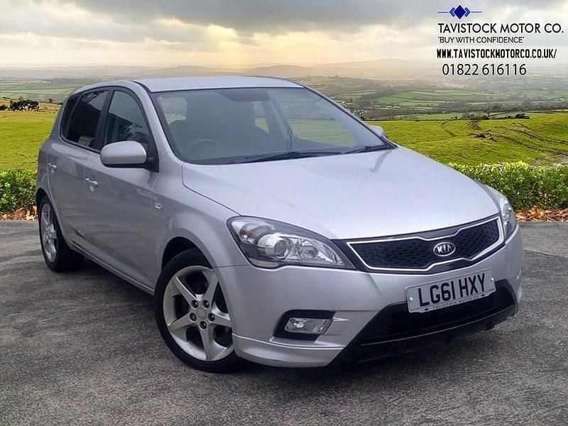 Used Kia Ceed 113 HP (83 kW) 2011 Silver Hatchback