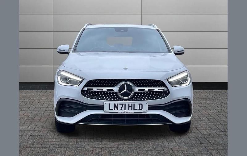 Used Mercedes GLA250 Premium 218 HP (160 kW) 2021 Digital white SUV