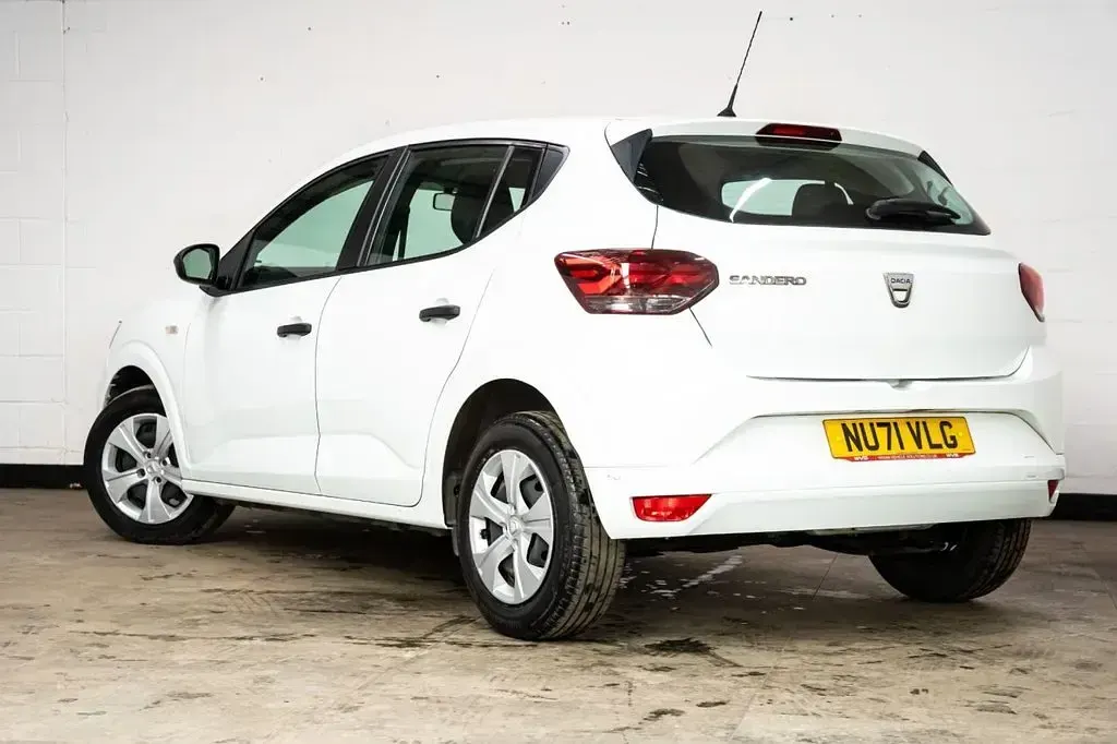Used Dacia Sandero Essentiel 65 HP (47 kW) 2021 White Hatchback