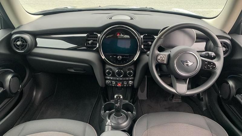 Used Mini Cooper Classic 134 HP (98 kW) 2024 Silver Hatchback