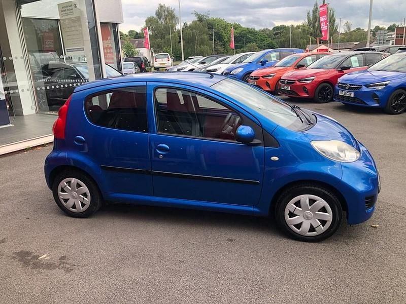 Used Peugeot 107 67 HP (49 kW) 2009 Blue Hatchback