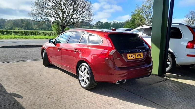 Usado Volvo V60 SE Lux 215 HP (158 kW) 2014 Vermelho Carrinha