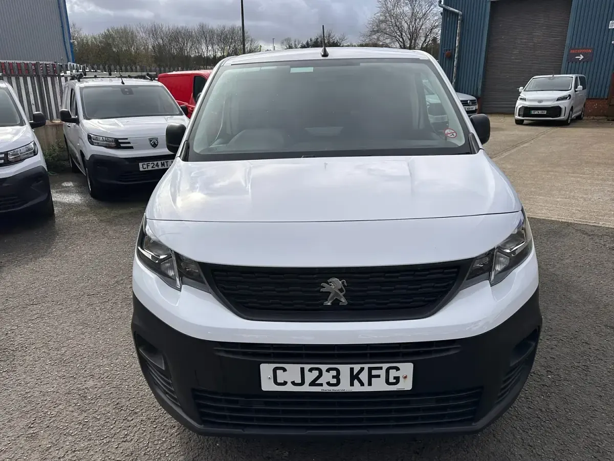 Used Peugeot Partner Premium 131 HP (96 kW) 2023 White MPV
