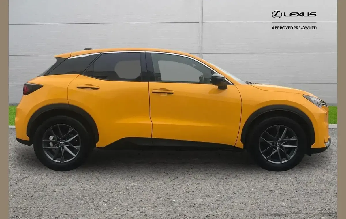 Used Lexus LBX 136 HP (100 kW) 2024 Yellow SUV