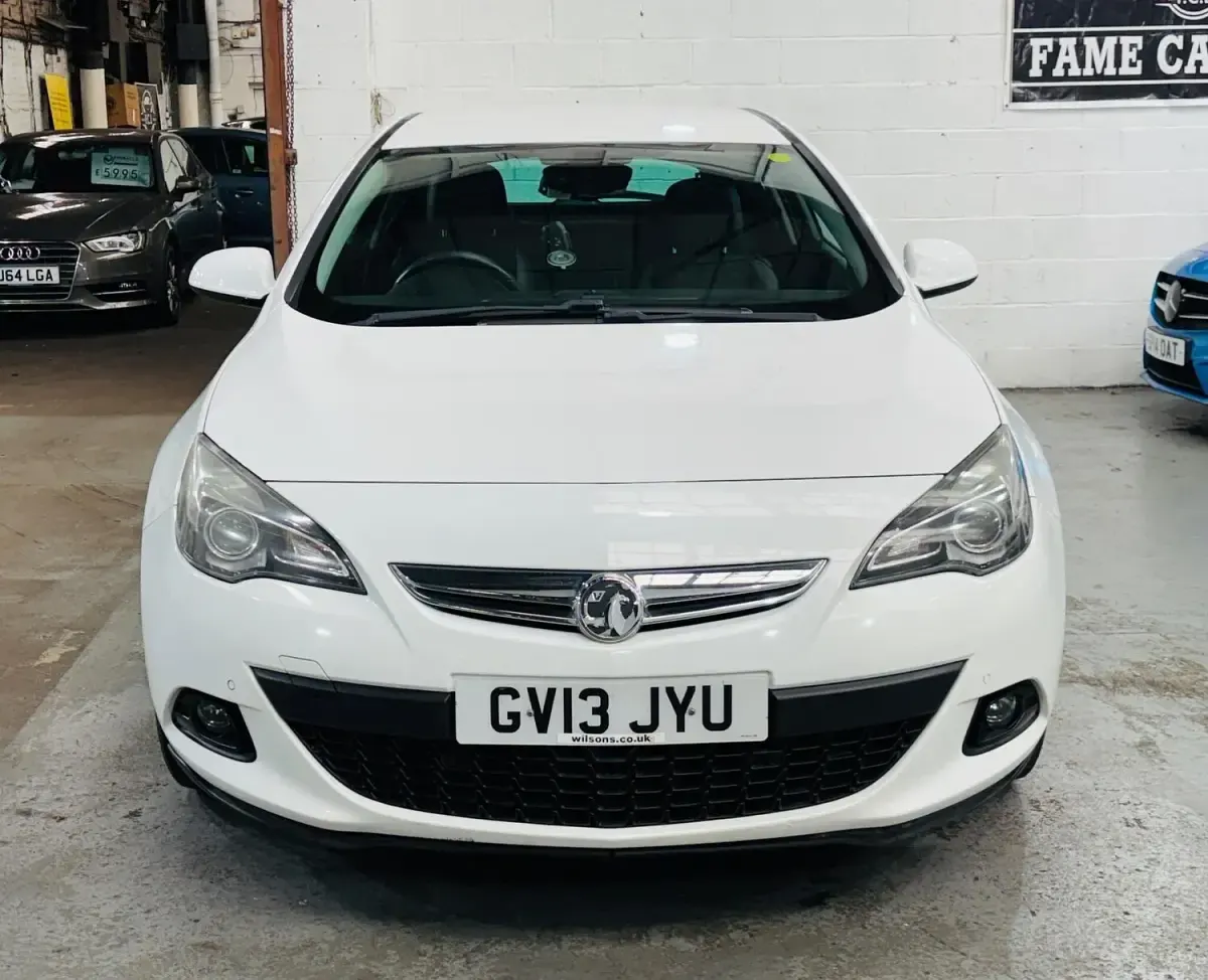 Used Vauxhall Astra GTC SRi 2013 White Hatchback