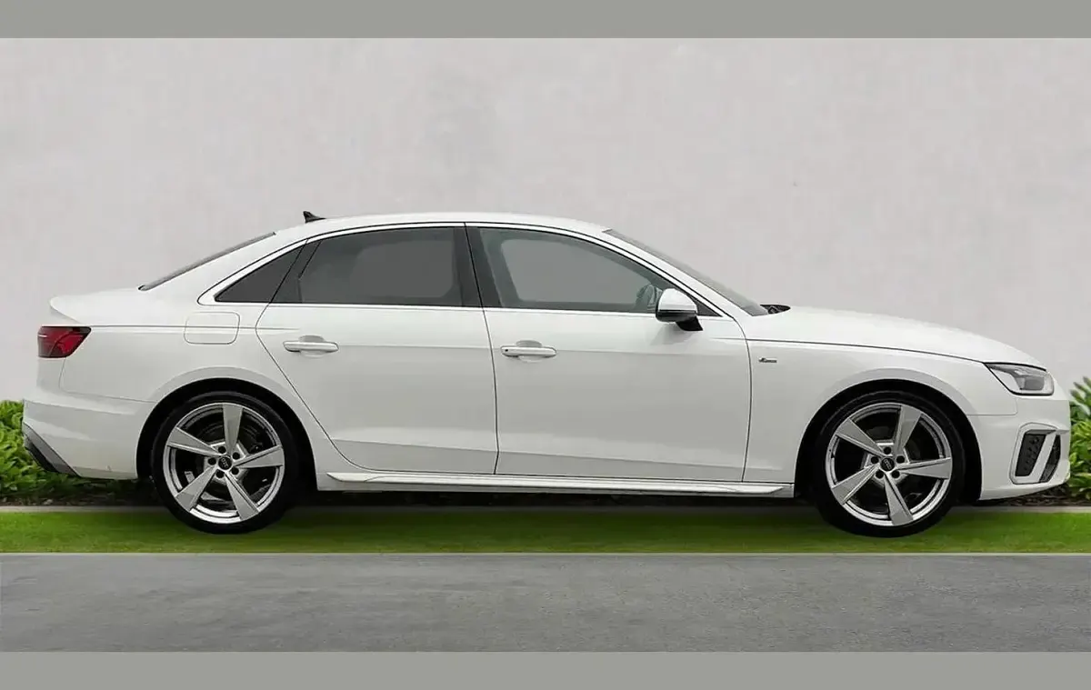 Used Audi A4 S-Line 147 HP (108 kW) 2023 White Sedan