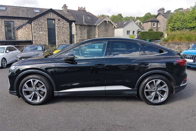 Used Audi Q4 Sportback e-tron Comfort 150 kW (204 HP) 2021 Black SUV