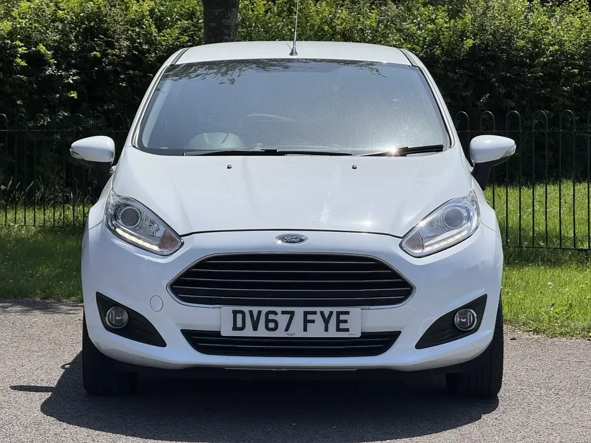Used Ford Fiesta Zetec 2017 White Hatchback