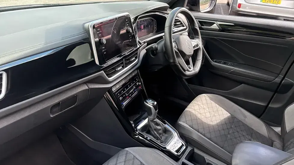 Used VW T-Roc R-line 150 HP (110 kW) 2023 Deep black pearl SUV