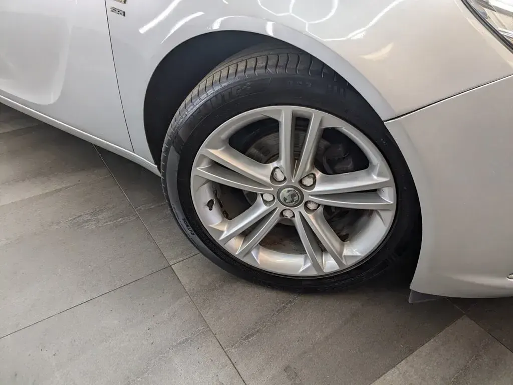 Used Vauxhall Insignia SRi 160 HP (117 kW) 2011 Silver Hatchback