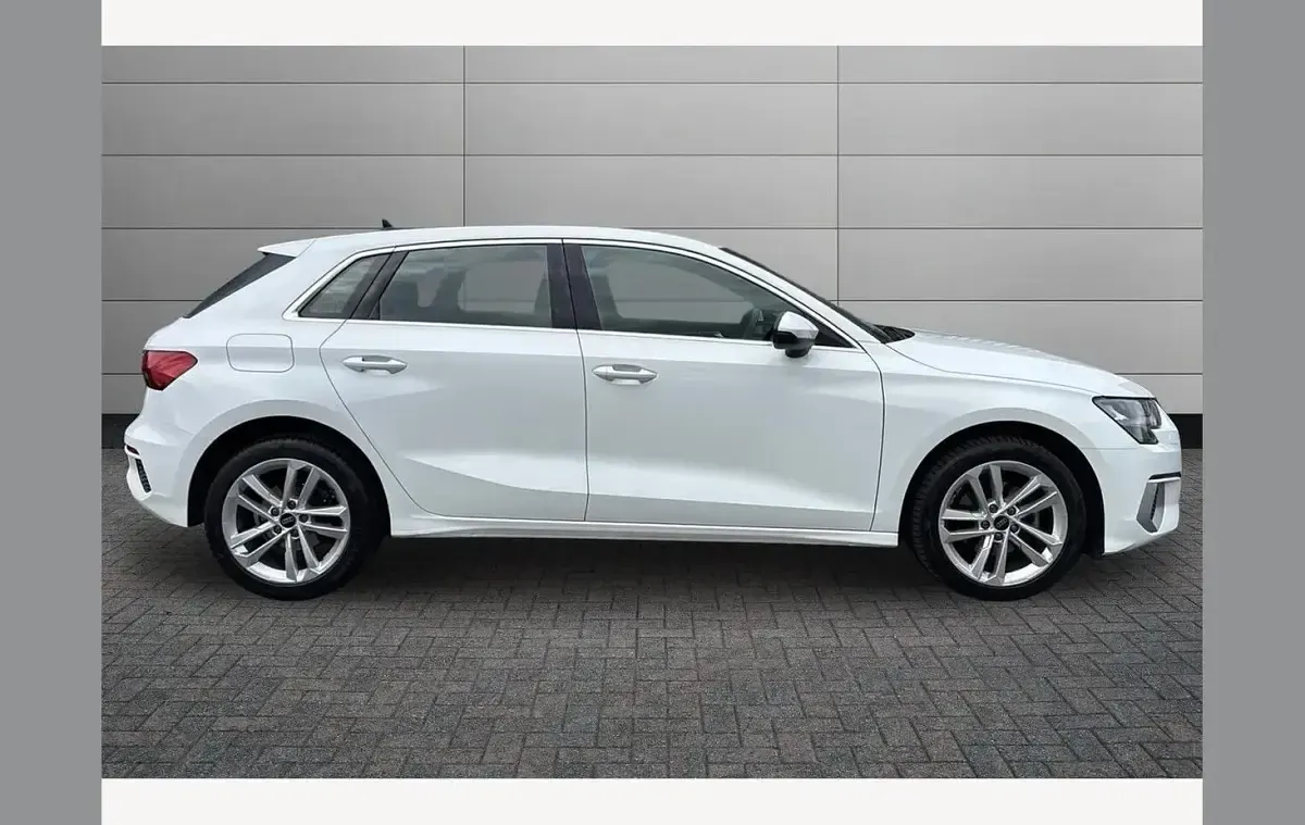 Usado Audi A3 Sport 110 HP (80 kW) 2024 Branco Citadino