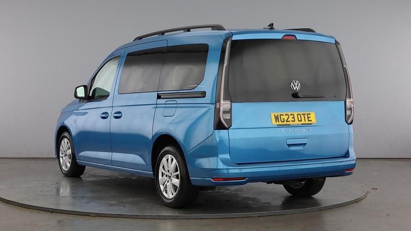 Used VW Caddy Maxi Life 122 HP (89 kW) 2023 Blue MPV