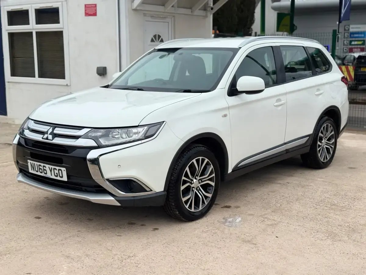 Używany Mitsubishi Outlander 147 KM (108 kW) 2016 Biały SUV