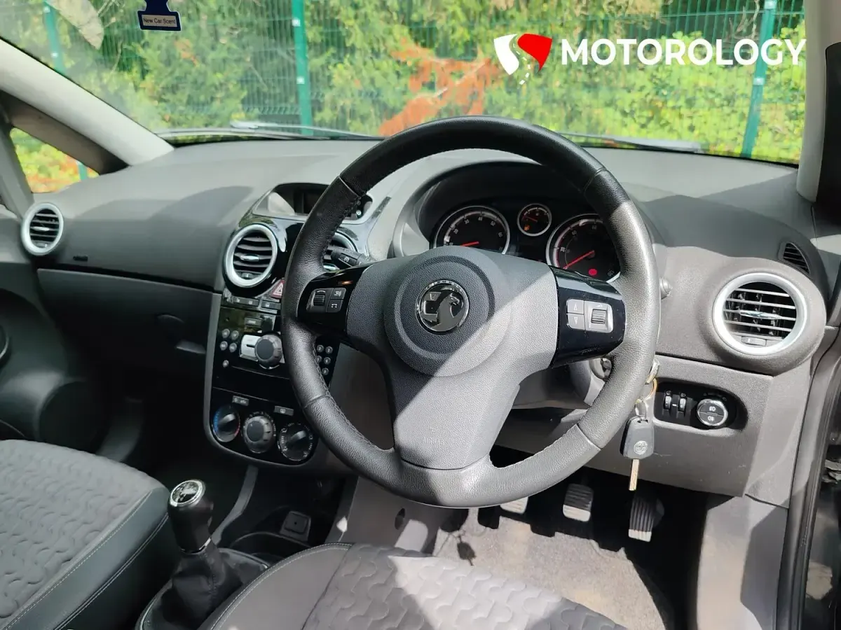 Used Vauxhall Corsa 85 HP (62 kW) 2014 Black Hatchback