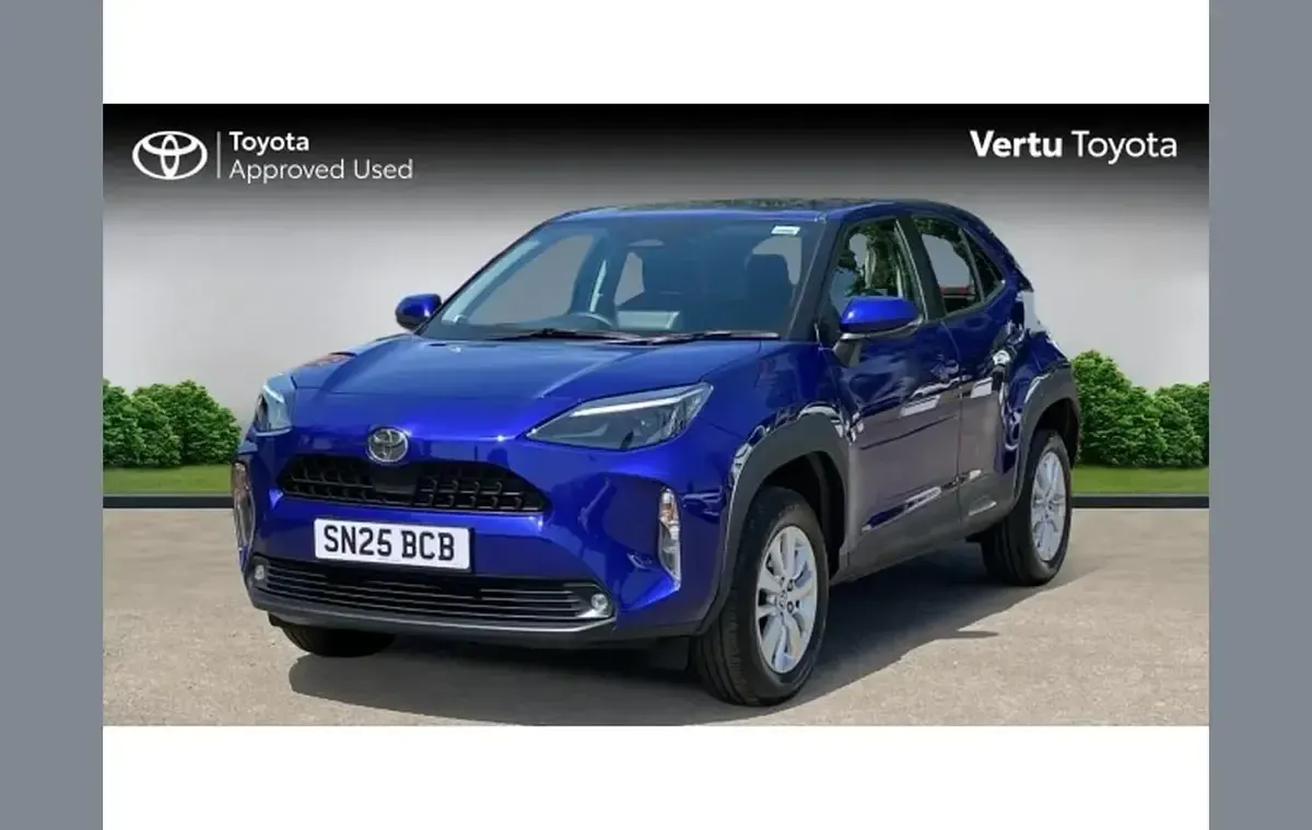 Used Toyota Yaris Cross 113 HP (83 kW) 2025 Blue SUV