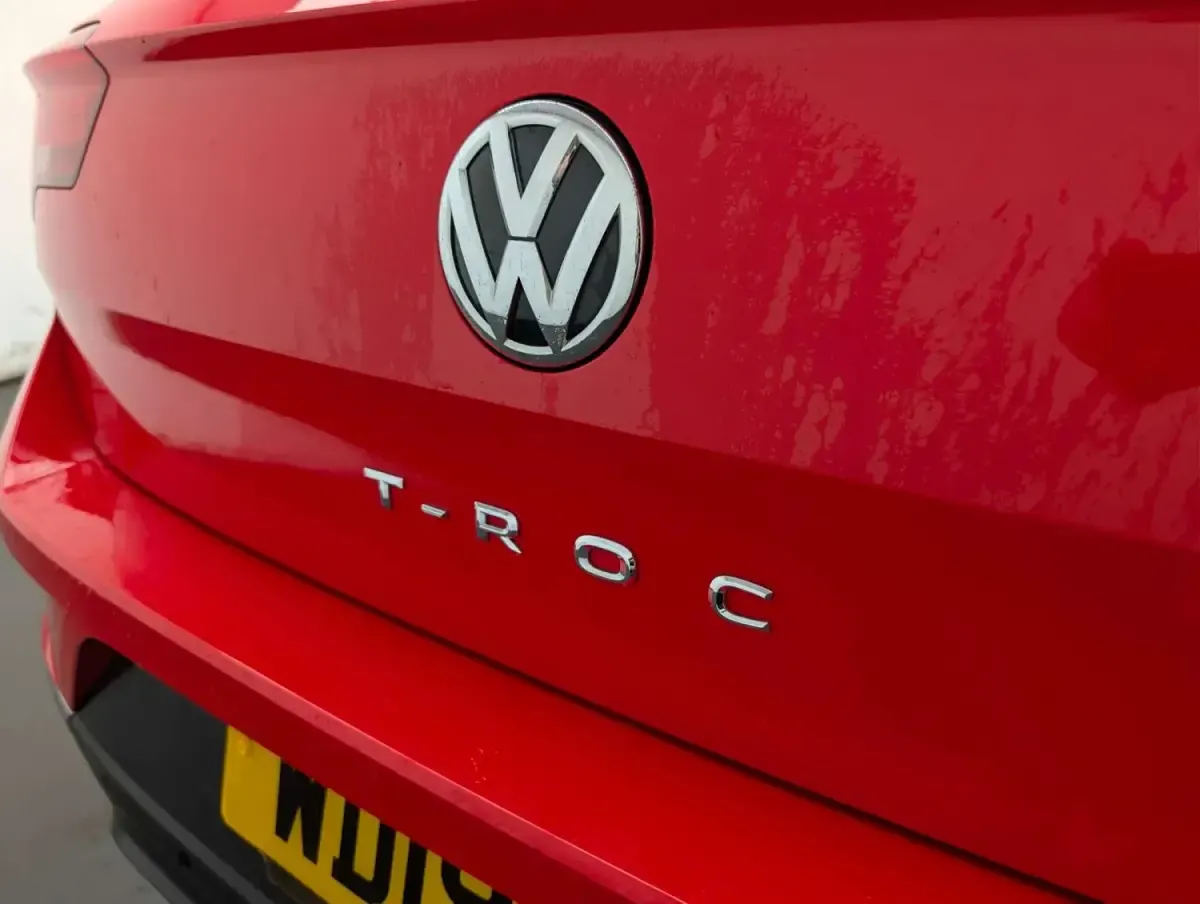 Usado VW T-Roc Design 115 HP (84 kW) 2019 Vermelho SUV