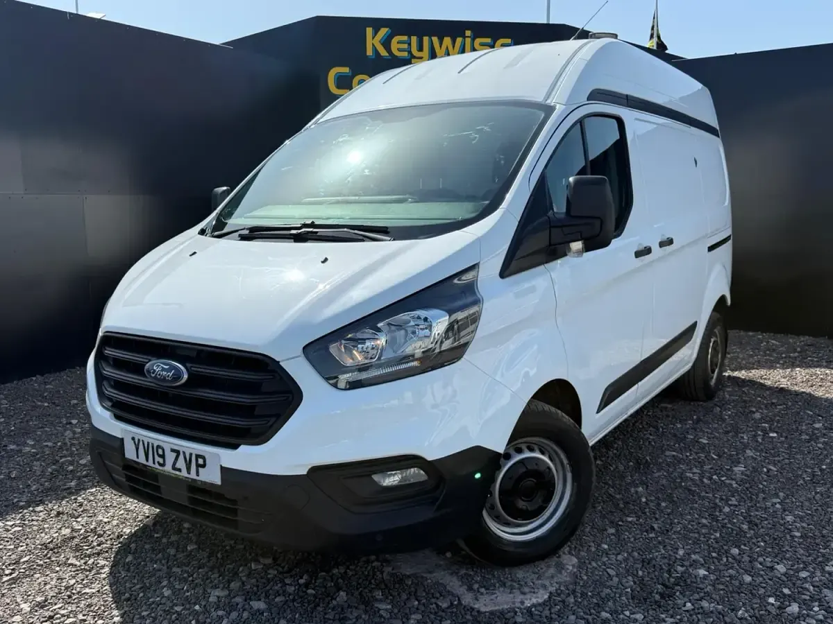 Used Ford Transit Custom 105 HP (77 kW) 2019 White Van