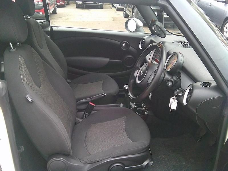 Begagnad Mini Cooper Cabriolet 2009 Vit Cab