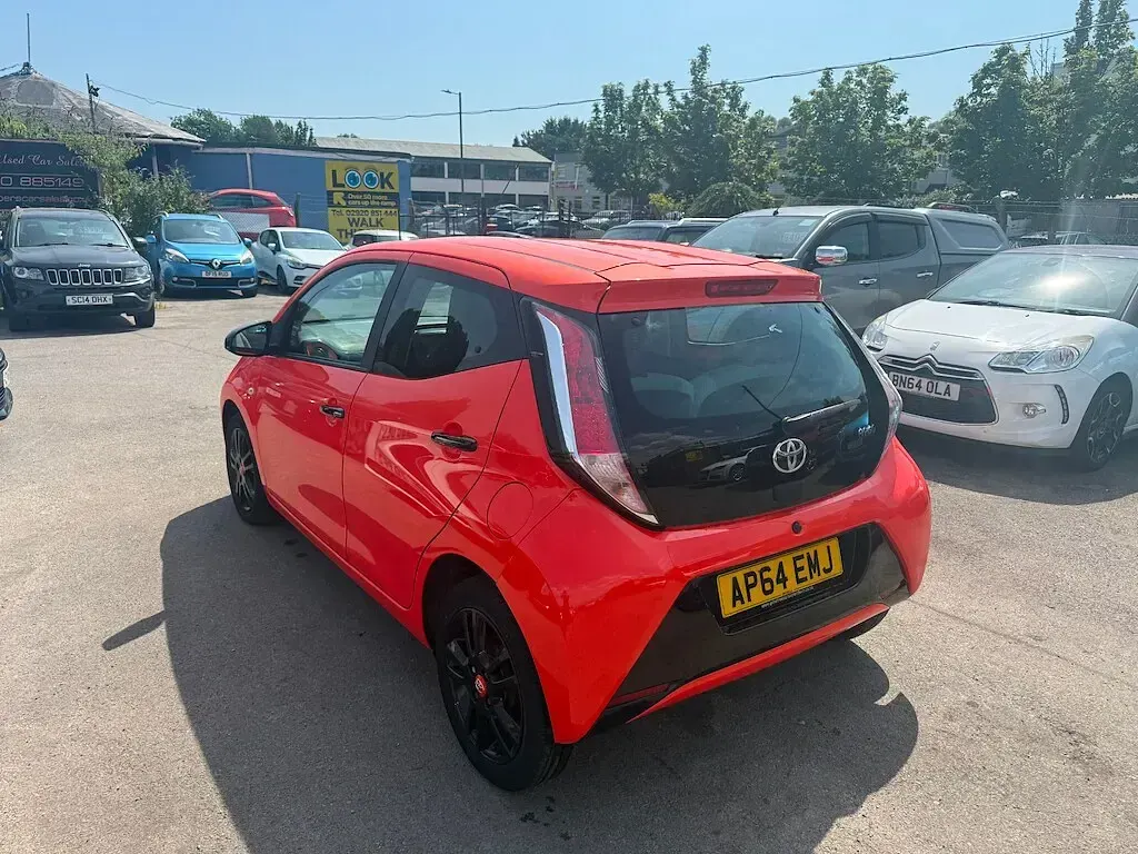 Used Toyota Aygo X-cite 68 HP (50 kW) 2014 Orange Hatchback