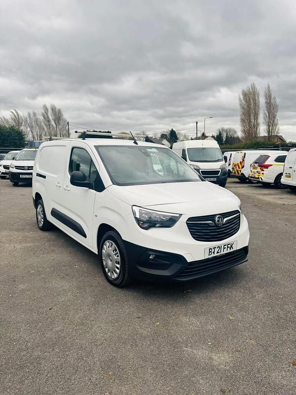 Used Vauxhall Combo Edition 130 HP (95 kW) 2021 White MPV