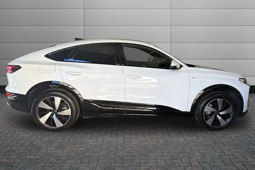 Used Audi Q6 Sportback e-tron Sport 183 kW (249 HP) 2025 Glacier white SUV
