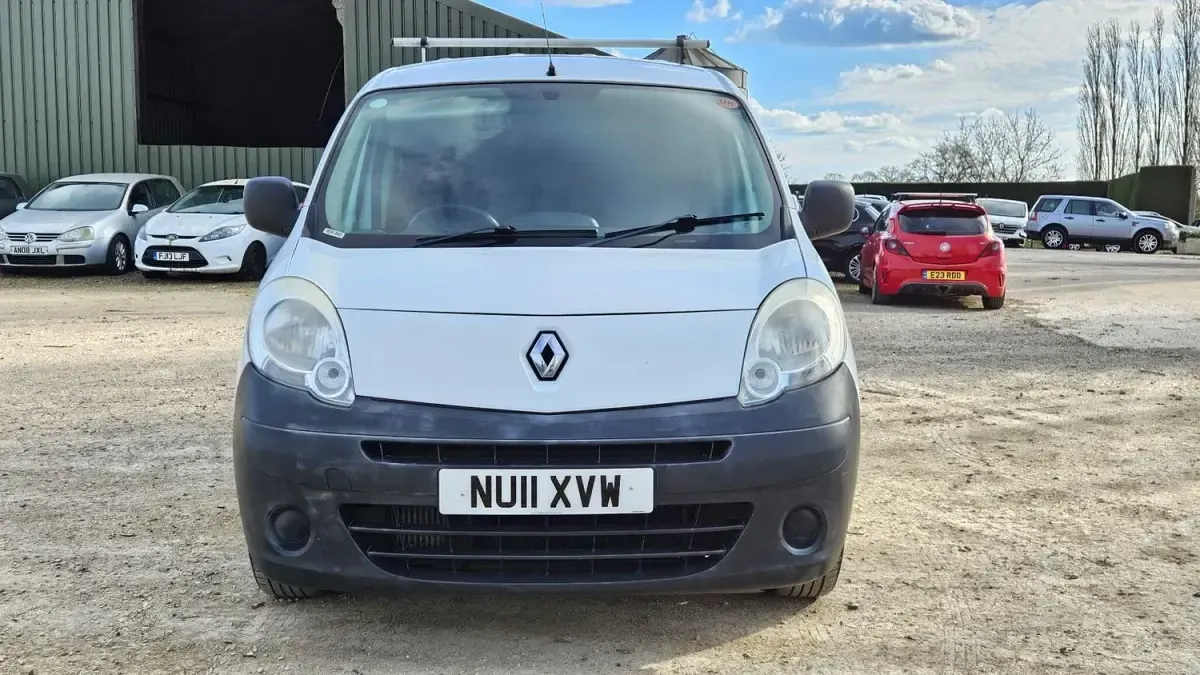 Usado Renault Kangoo 2011 Blanco Monovolumen