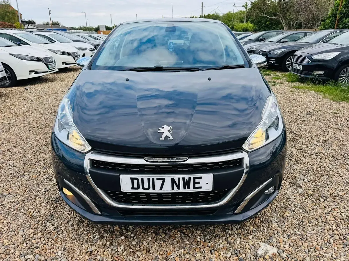 Begagnad Peugeot 208 Allure 110 HK (80 kW) 2017 Grå Halvkombi