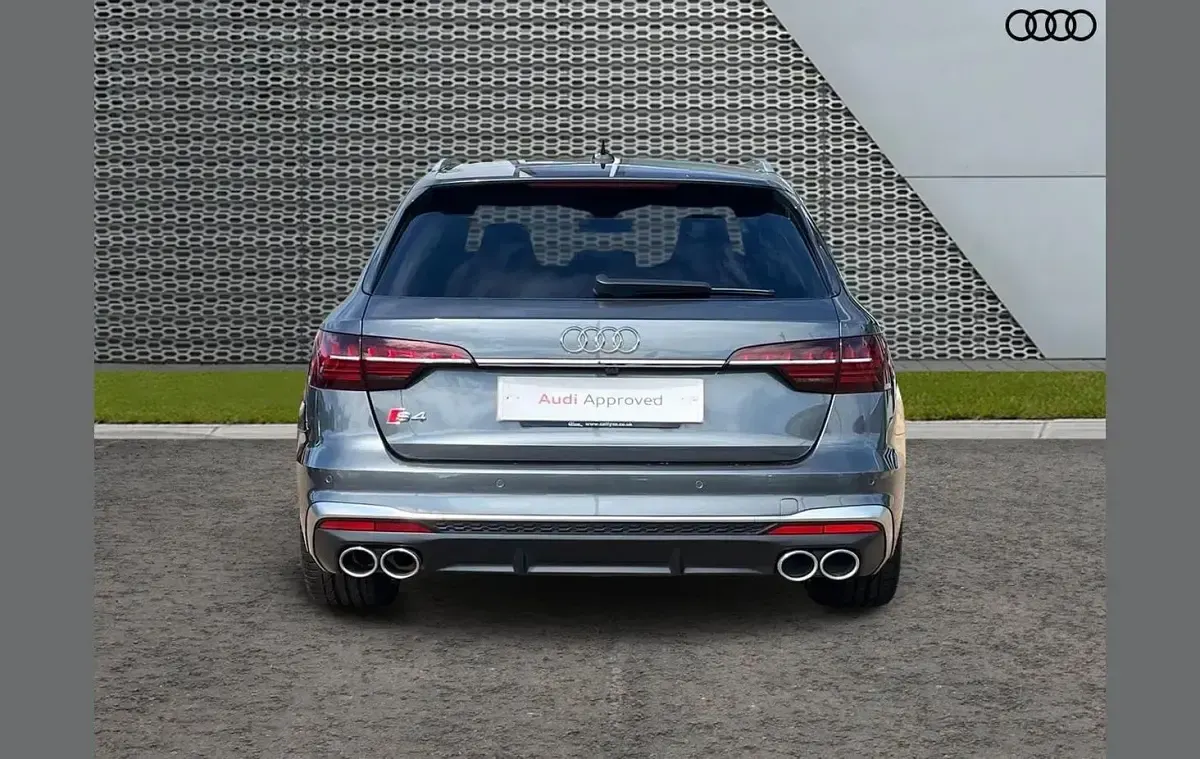 Used Audi A4 Design 336 HP (247 kW) 2024 Grey Estate