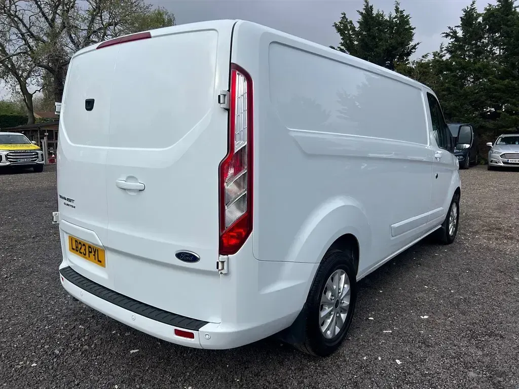 Used Ford Transit Custom Limited 130 HP (95 kW) 2023 White Van