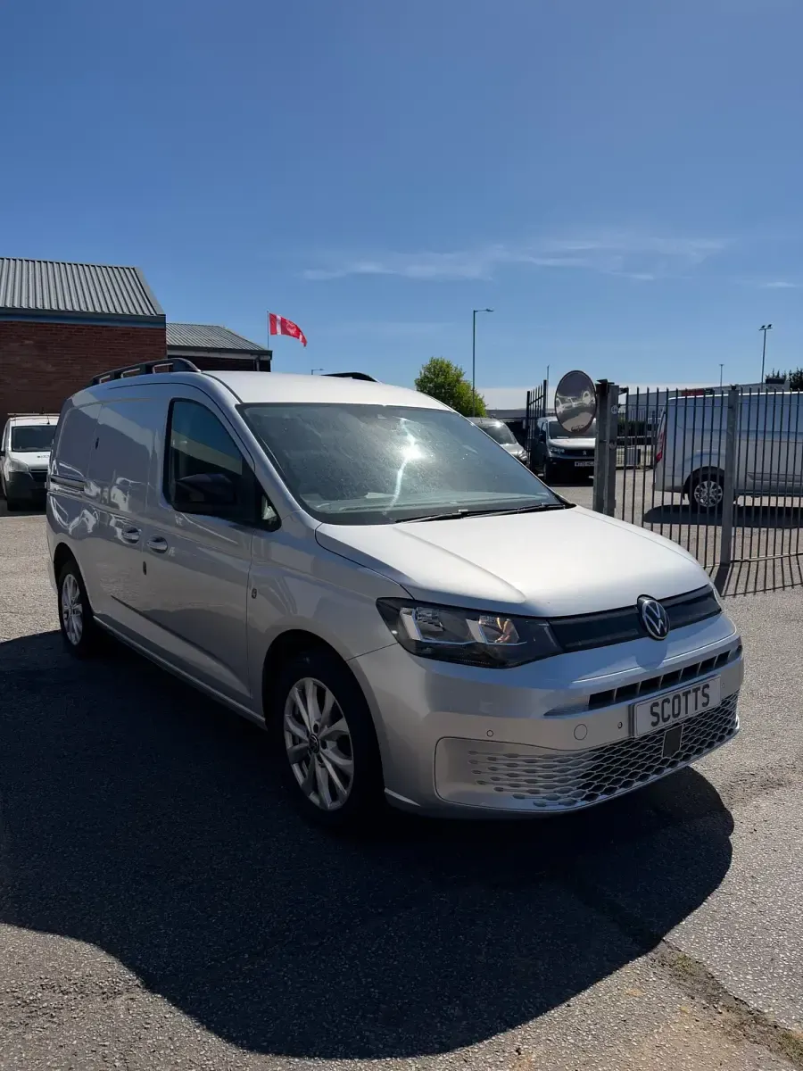 Używany VW Caddy Pro 2021 Srebrny Minivan