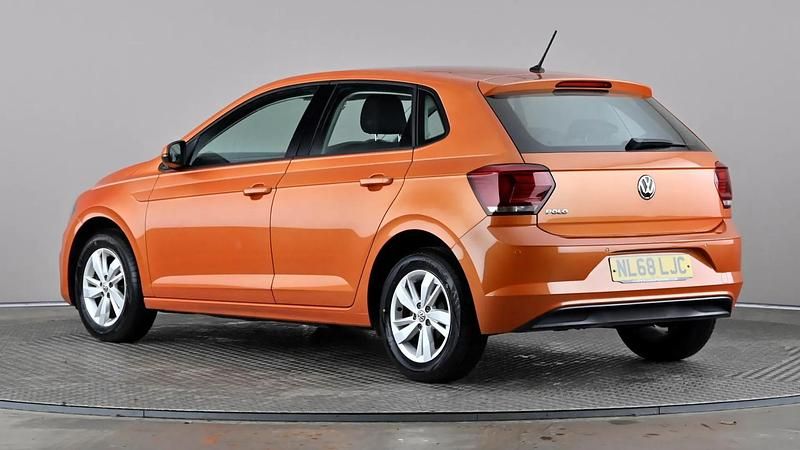 Used VW Polo SE 95 HP (69 kW) 2018 Orange Hatchback