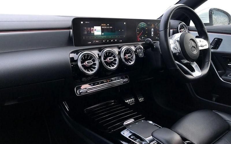 Used Mercedes CLA220 AMG Line Premium Plus 190 HP (139 kW) 2019 White Sedan